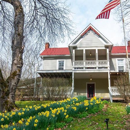 Moore House Inn & Cabins Marlinton Esterno foto