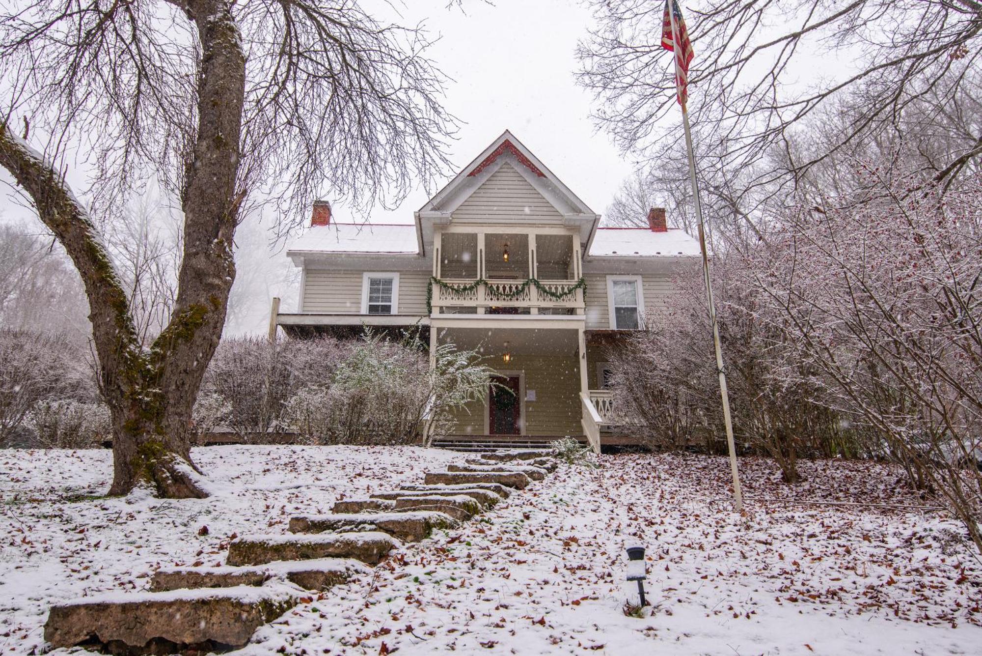 Moore House Inn & Cabins Marlinton Esterno foto